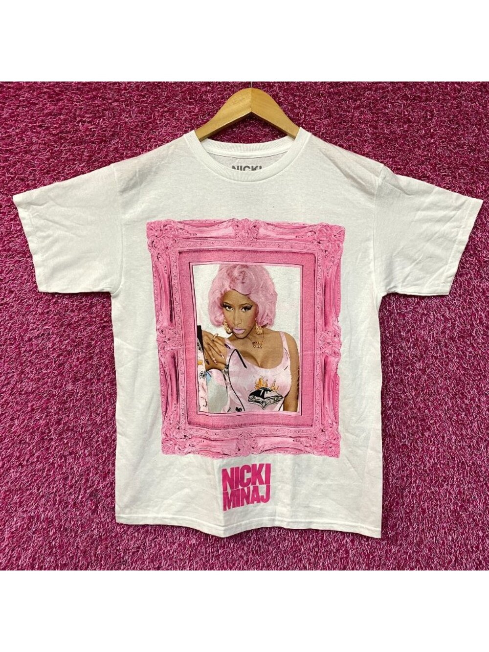 Nicki Minaj Pink Portrait Pink Friday: Roman Reloaded Album T-Shirt Small